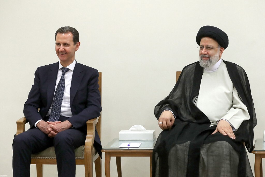 الرئيس السوري بشار الأسد والرئيس الإيراني إبراهيم رئيسي.
