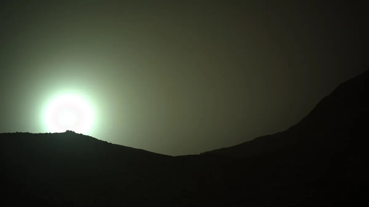 صورة مركبة برسفيرنس للشمس من سطح المريخ في 16 مايو 2024
