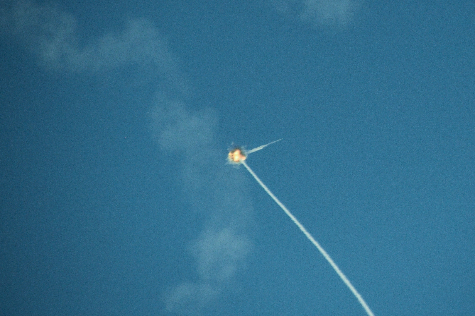 الدفاع الروسية تعلن إسقاط 3 مسيرات وصاروخ فوق مقاطعتي بيلغورود وكورسك الدفاع الروسية تعلن إسقاط 3 مسيرات وصاروخ فوق مقاطعتي بيلغورود وكورسك