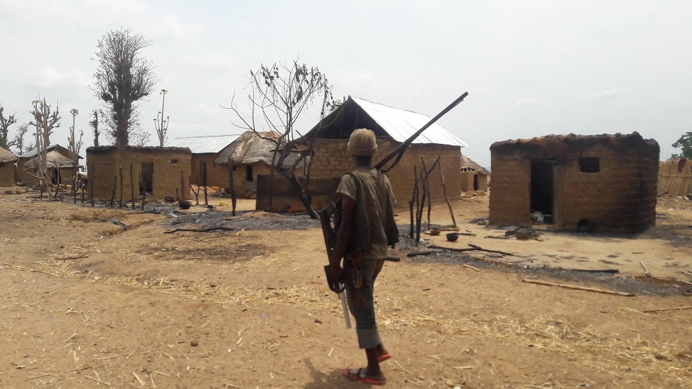 آثار هجوم على قرية في شمال غرب نيجيريا (صورة أرشيفية)