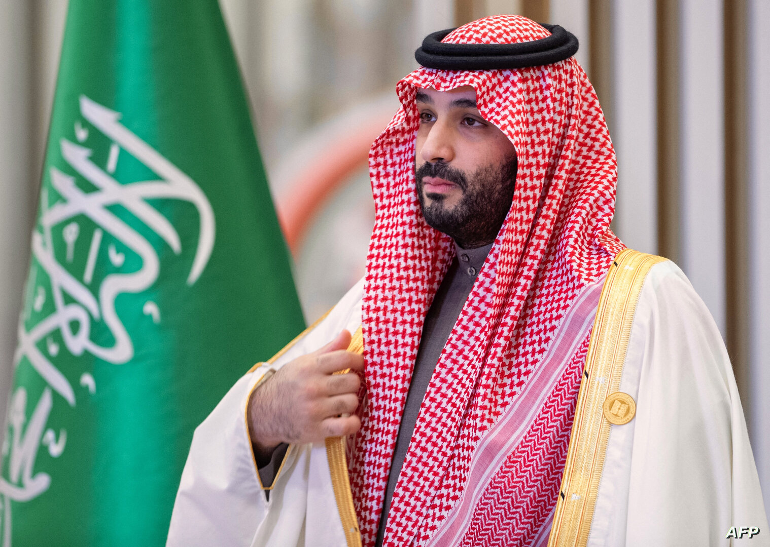 تفاعل كبير مع مقتنيات مكتب ولي العهد السعودي ظهرت خلال اتصال مرئي مهم (فيديو)