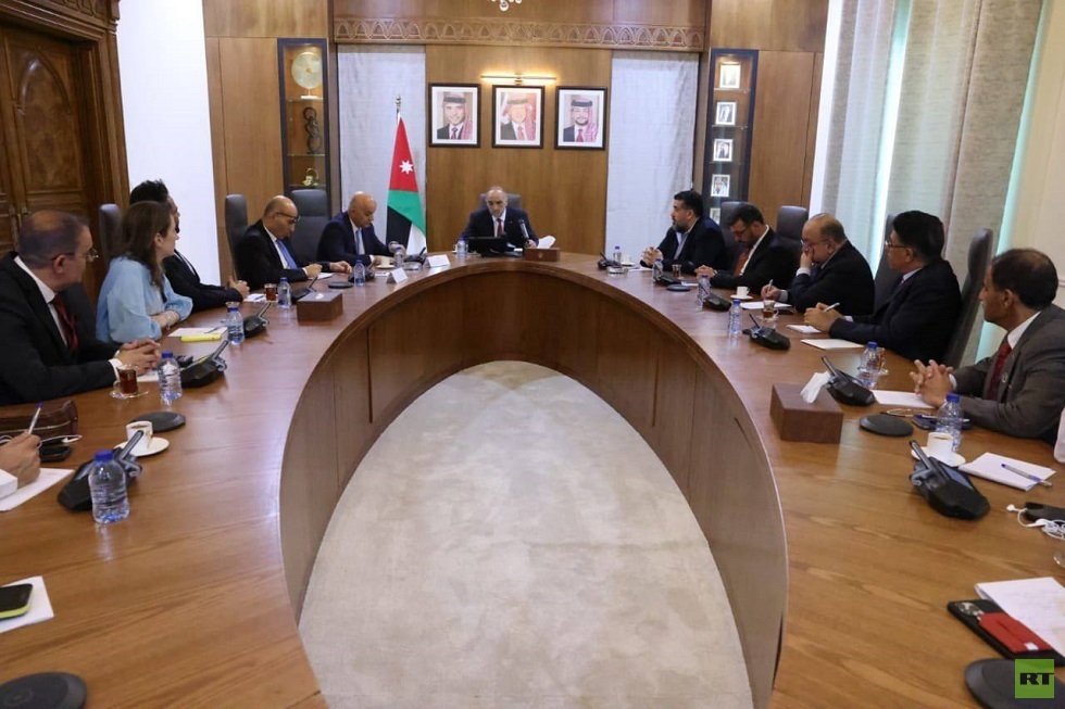 اجتماع رئيس الحكومة الأردنية بشر الخصاونة مع عدد من القيادات الإعلامية العربية
