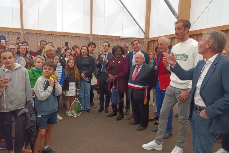 افتتاح ملعب تنس يحمل اسم الروسي مدفيديف في فرنسا