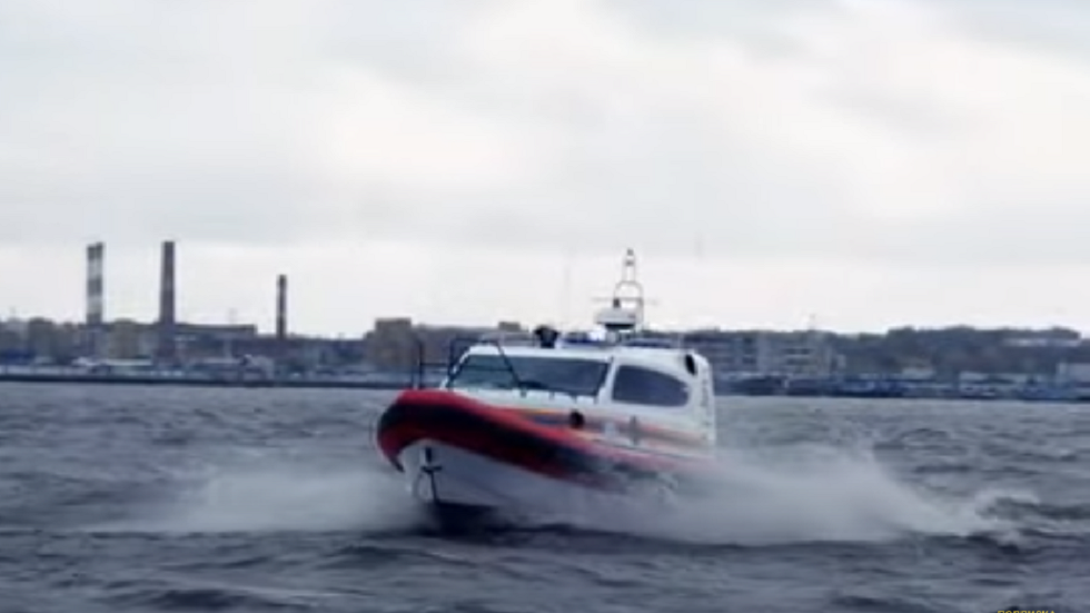 روسيا تصنع جيلا جديدا من القوارب السريعة لوزارة الطوارئ