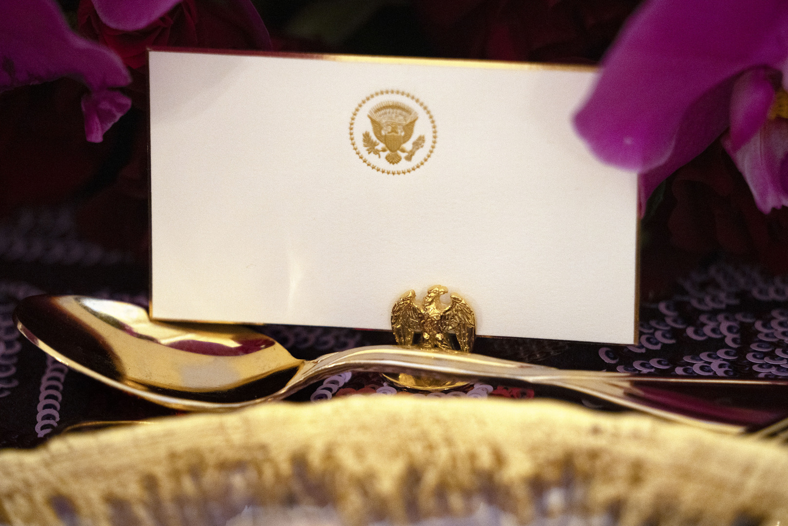 لأول مرة منذ 15 عاما.. رئيس إفريقي في زيارة دولة للولايات المتحدة وعشاء فاخر ضم مشاهير (صور)