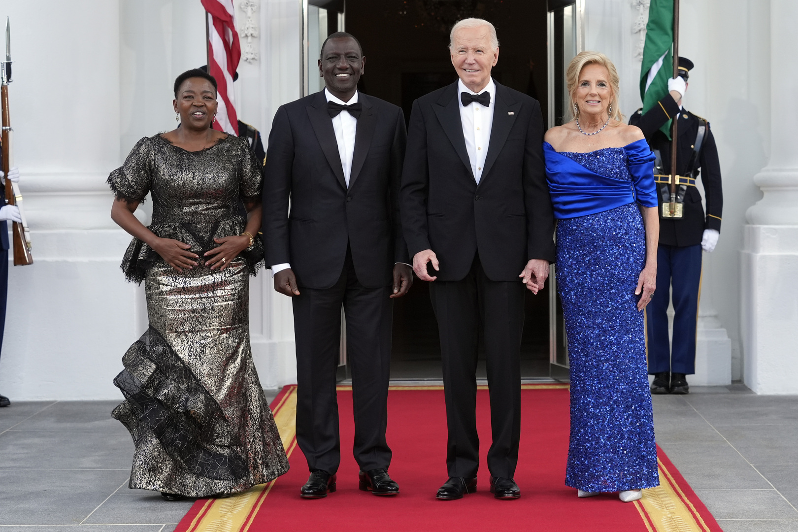 لأول مرة منذ 15 عاما.. رئيس إفريقي في زيارة دولة للولايات المتحدة وعشاء فاخر ضم مشاهير (صور)