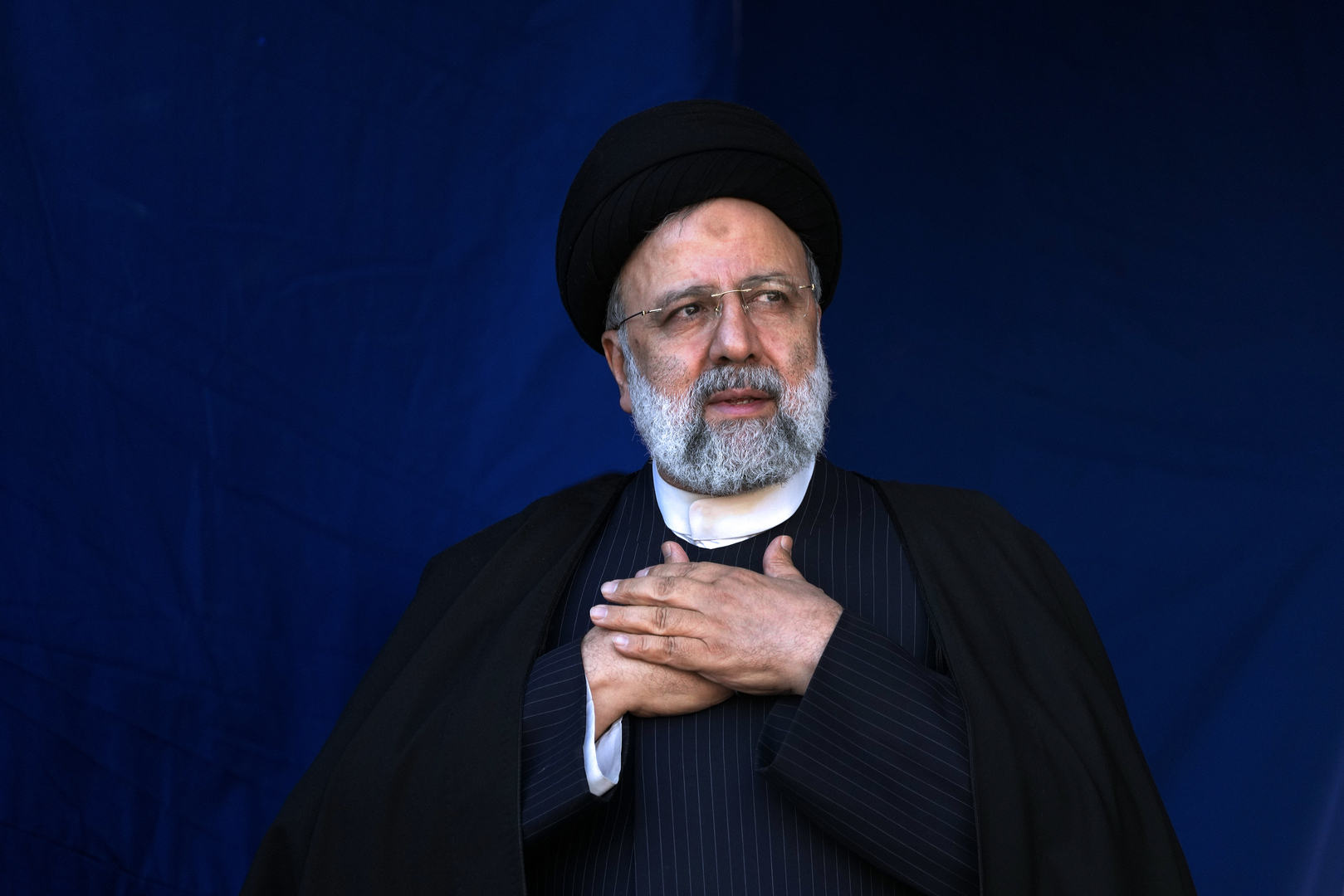وفاة مواطن إيراني إثر سماعه نبأ تحطم مروحية رئيسي ورفاقه