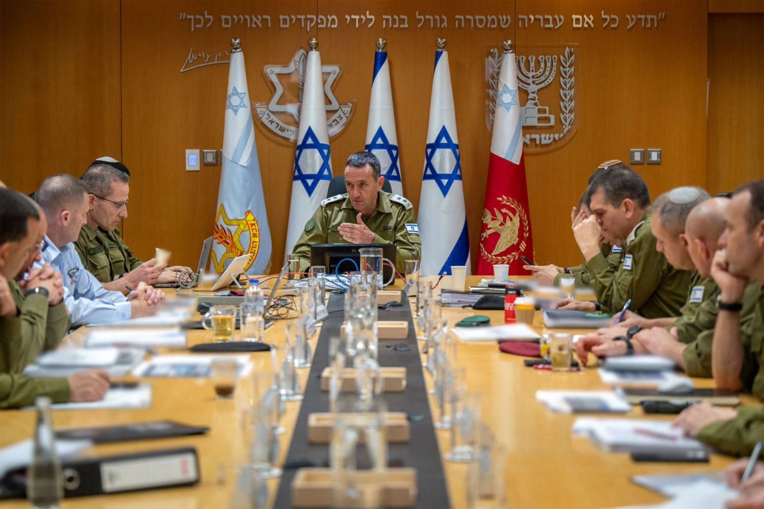 اجتماع لقيادة أركان الجيش الإسرائيلي لتقييم الوضع في قاعدة كيريا العسكرية