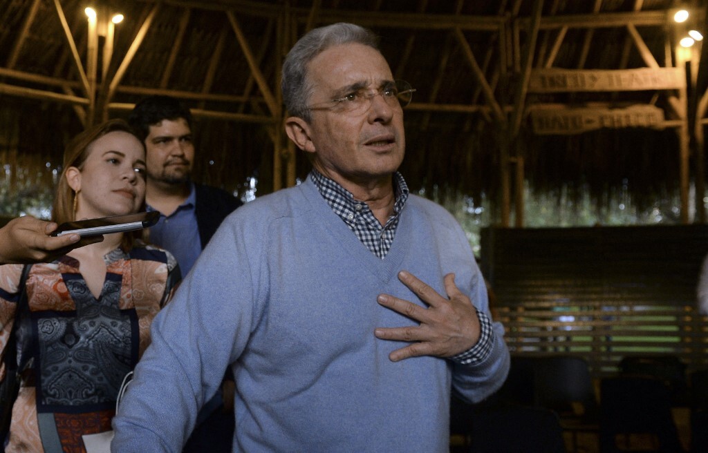 كولومبيا.. اتهام الرئيس السابق ألفارو أوريبي بشراء ذمة الشهود في معركة قانونية استقطابية