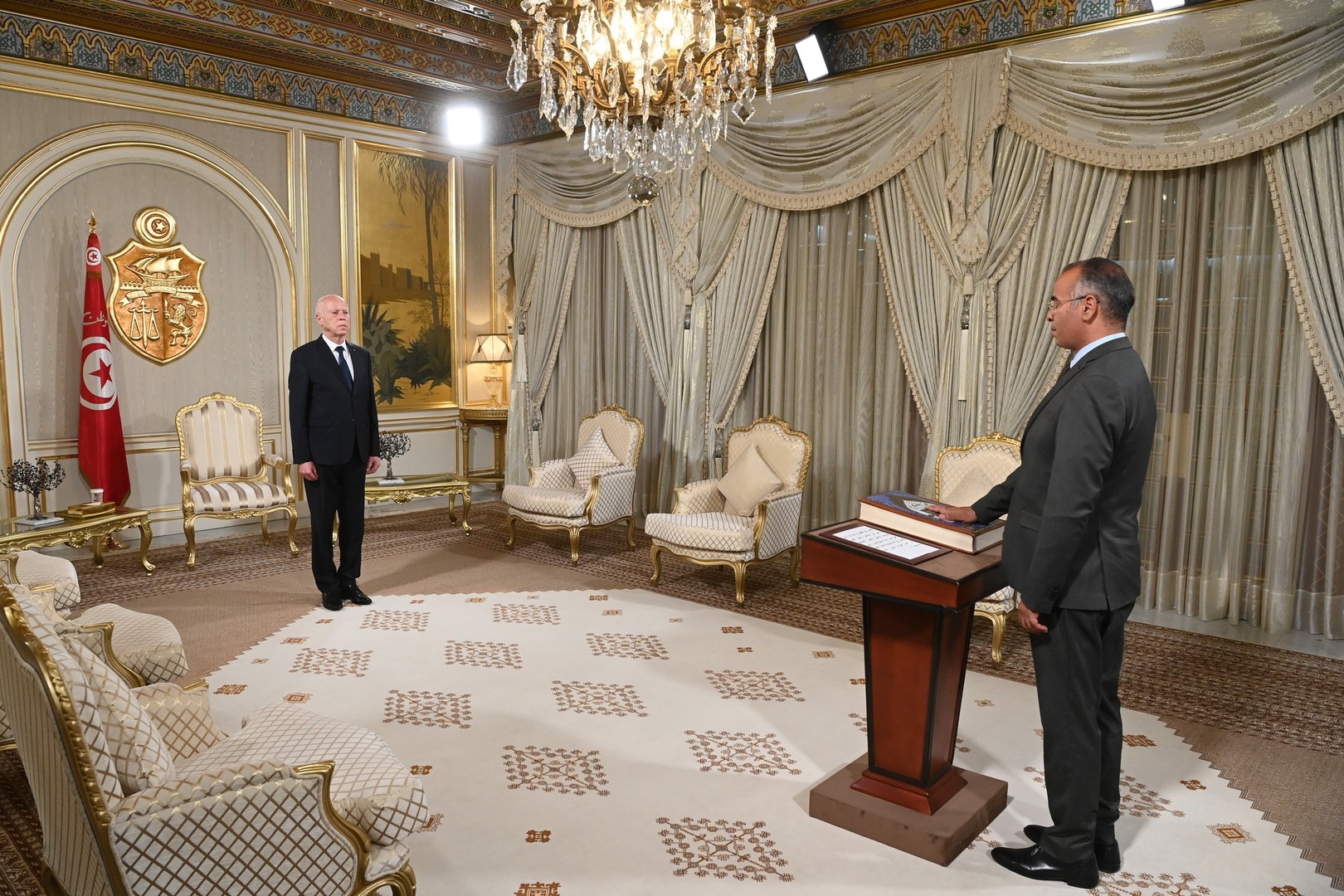 الرئيس التونسي يجري تغييرا حكوميا جزئيا شمل وزارة الداخلية