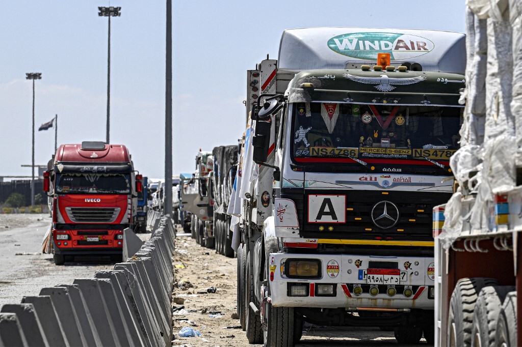 200 شاحنة في طريقها من معبر رفح إلى كرم أبو سالم لدخول قطاع غزة