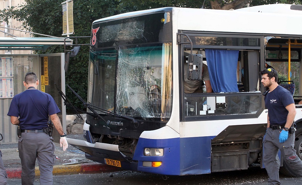 صورة أرشيفية لتفجير استهدف حافلة في مدينة تل أبيب سنة 2013.