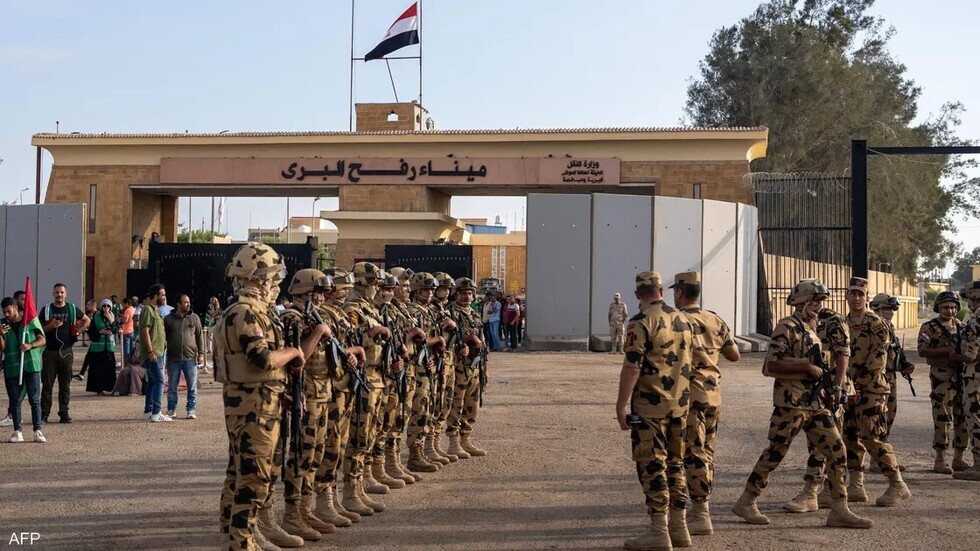 مصدر مصري: القاهرة  تحذر من المساس بأمن وسلامة عناصر التأمين المصرية المنتشرة على الحدود