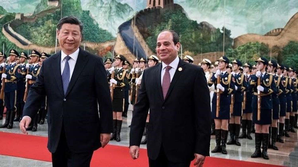 السيسي يتوجه إلى بكين تلبية لدعوة نظيره الصيني شي جين بينغ