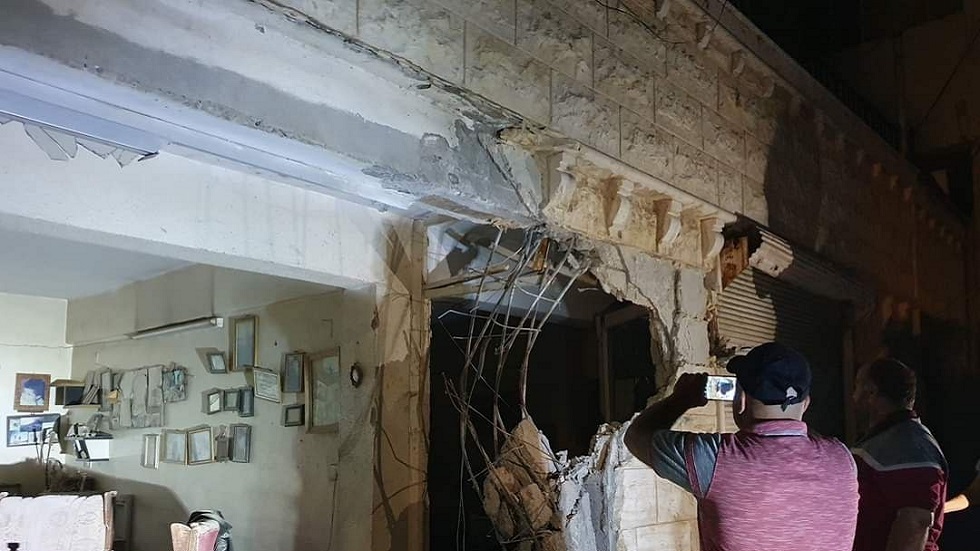 مصدر عسكري: مقتل طفلة وإصابة 10 مواطنين بجروح في قصف إسرائيلي على مدينة بانياس السورية