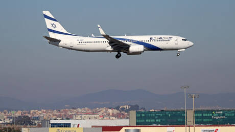 مسافر يهاجم أفراد طاقم طائرة تابعة لشركة "إلعال" الإسرائيلية