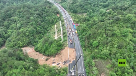 مشاهد جديدة من موقع انهيار طريق سريع في الصين أدى إلى مقتل العشرات