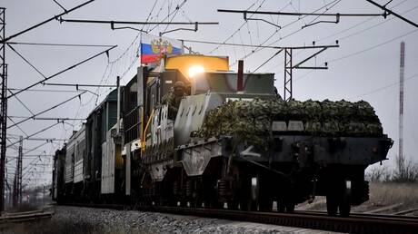 تكتيك نادر.. الجيش الروسي يشكل خطا دفاعيا من عربات قطار القيصر بطول...