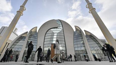 استطلاع: القرآن يسود على القانون بالنسبة لـ 68% من الشباب العرب بألمانيا