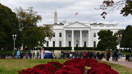 البيت الأبيض يعترف بأن المساعدات الأمريكية لن تغير الوضع في أوكرانيا