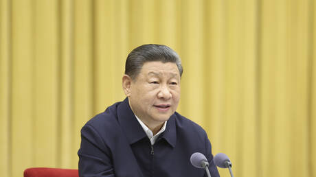شي جين بينغ يعلن عزم الصين العمل مع فرنسا على تسوية الأزمة الأوكرانية