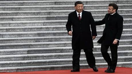 سيناتور روسي يسمي الهدف الأكبر لماكرون في المحادثات مع نظيره الصيني