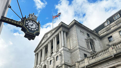 بنك إنجلترا يبقي أسعار الفائدة ثابتة عند 5.25%