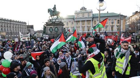 السويد.. آلاف المتظاهرين يحتجون على مشاركة إسرائيل في مسابقة "يوروفيجن" (فيديو) 