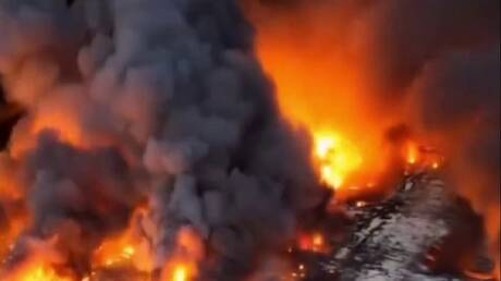 اندلاع حريق ضخم في مركز للتسوق بالعاصمة البولندية وارسو (فيديو)