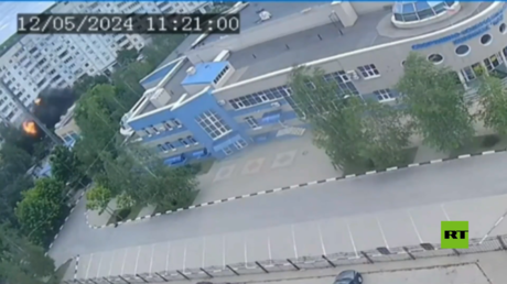مشاهد لإصابة صاروخ أوكراني مبنى سكني غربي روسيا