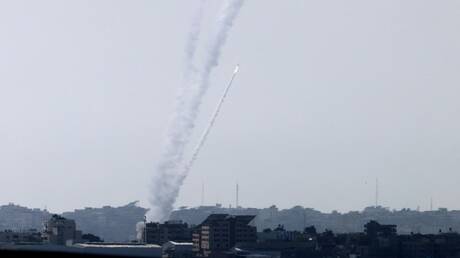 سيدروت تتعرض لهجوم صاروخي جديد من غزة لحظة إطلاق إسرائيل صافرات إنذار 