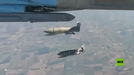 الدفاع الروسية تنشر لقطات لإطلاق قنابل حائمة على أهداف للقوات الأوكرانية