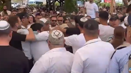 بالفيديو.. عراك بالأيدي بين عائلات قتلى الجيش الإسرائيلي أثناء كلمة بن غفير