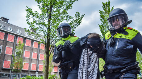 جامعة أمستردام تعلّق الدراسة بعد اندلاع أعمال عنف خلال مسيرة مناصرة لفلسطين (فيديو)