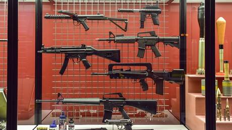 السلطات السويسرية ستبحث تصدير الأسلحة للدول المتحاربة دون 