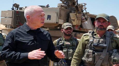 وزير الدفاع الإسرائيلي يهاجم نتنياهو ويحذر من أمر "دموي" في غزة - عاجل 
