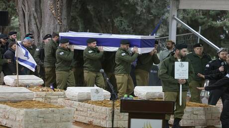 مصادر طبية إسرائيلية: مقتل موظف في وزارة الدفاع وإصابة آخرين بينهم جنديان بهجوم في غزة