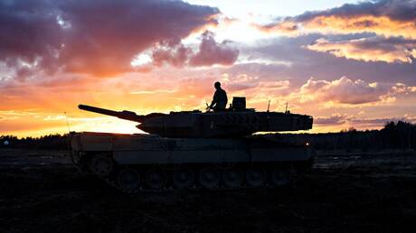 الاستخبارات العسكرية الروسية: الناتو قدم لأوكرانيا 800 دبابة وأكثر من 30 ألف مسيرة