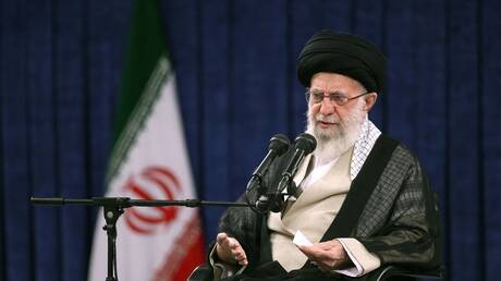 المرشد الأعلى الإيراني: نسأل الله أن يعيد الرئيس والوفد المرافق له إلى أحضان الشعب والوطن