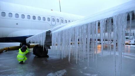 علماء روس يبتكرون طريقة لحماية أسطح الطائرات من الجليد