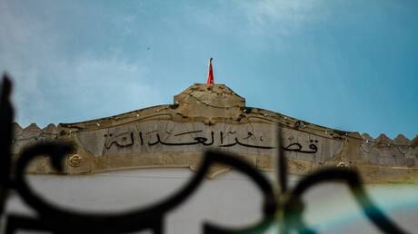 تونس.. 8 أحزاب سياسية تطالب بإلغاء 