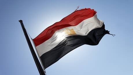 مصرع 9 وإصابة 9 آخرين  في حادثة سقوط حافلة ركاب بنهر النيل بمصر