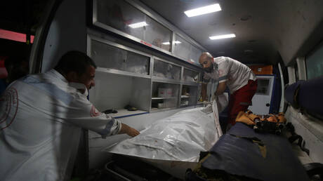 مراسلنا: مقتل 15 فلسطينيا بقصف إسرائيلي استهدف منزلين في شمال ووسط غزة