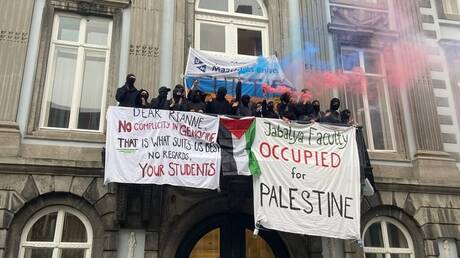 هولندا.. نشطاء مناصرون لفلسطين يحتلون مبنى إحدى كليات جامعة ماستريخت (صور)