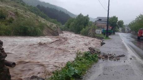 خسائر بشرية ومادية جراء فيضانات عارمة تجتاح شمالي أرمينيا (فيديو)