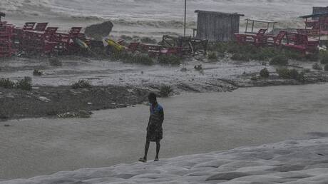 إعصار مدمر يجتاح قرى ساحلية في بنغلاديش ويتسبب بإجلاء 800 ألف شخص (صور+ فيديو)