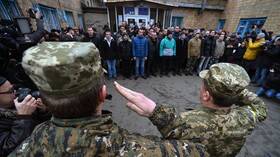 فايننشال تايمز تكشف سبب رفض تسريح العسكريين الأوكرانيين بعد خدمة 36 شهرا  
