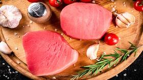 مخاطر تناول الأطعمة النيئة وغير المطبوخة جيدا