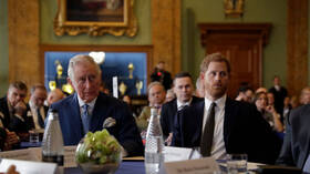 خبير ملكي يكشف سبب عدم لقاء الملك تشارلز والأمير هاري هذا الأسبوع