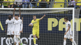 سوسييداد يحسم بطاقة 